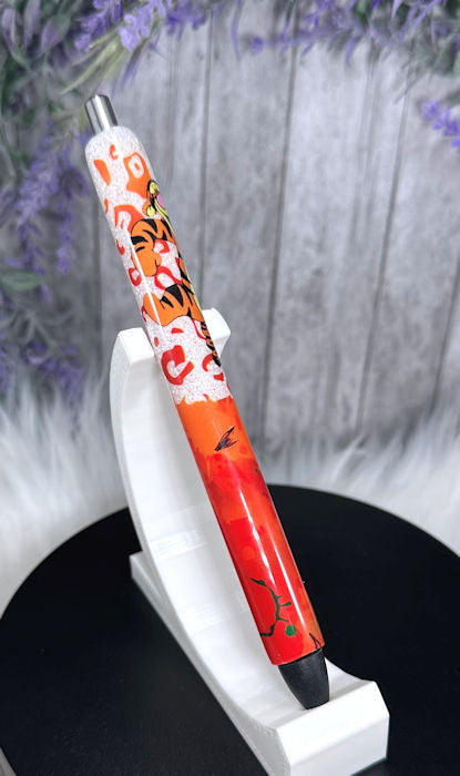 Handmade Tigger glitter pen with free refill