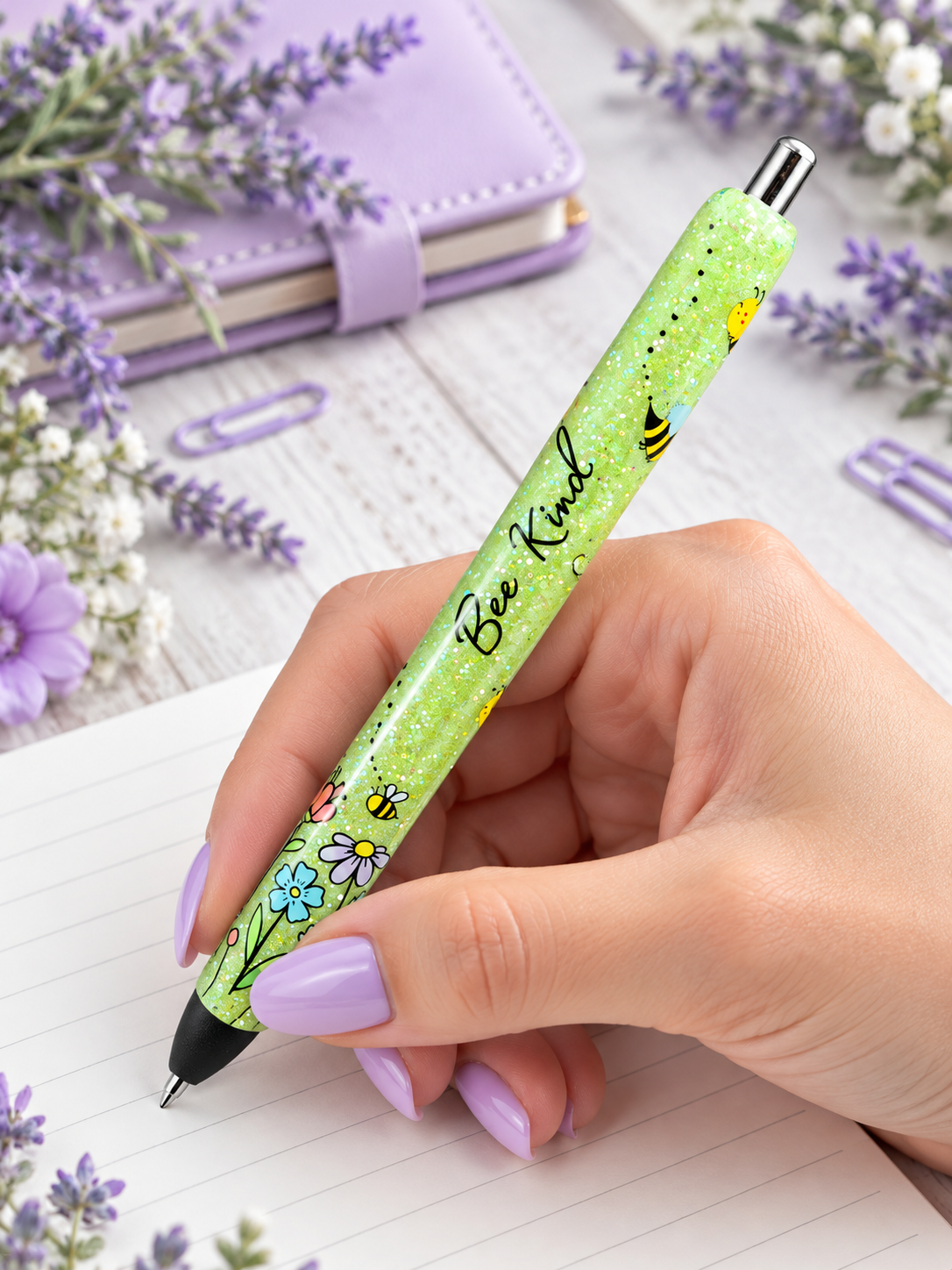 Handmade Bee Kind on green glitter pen with free refill