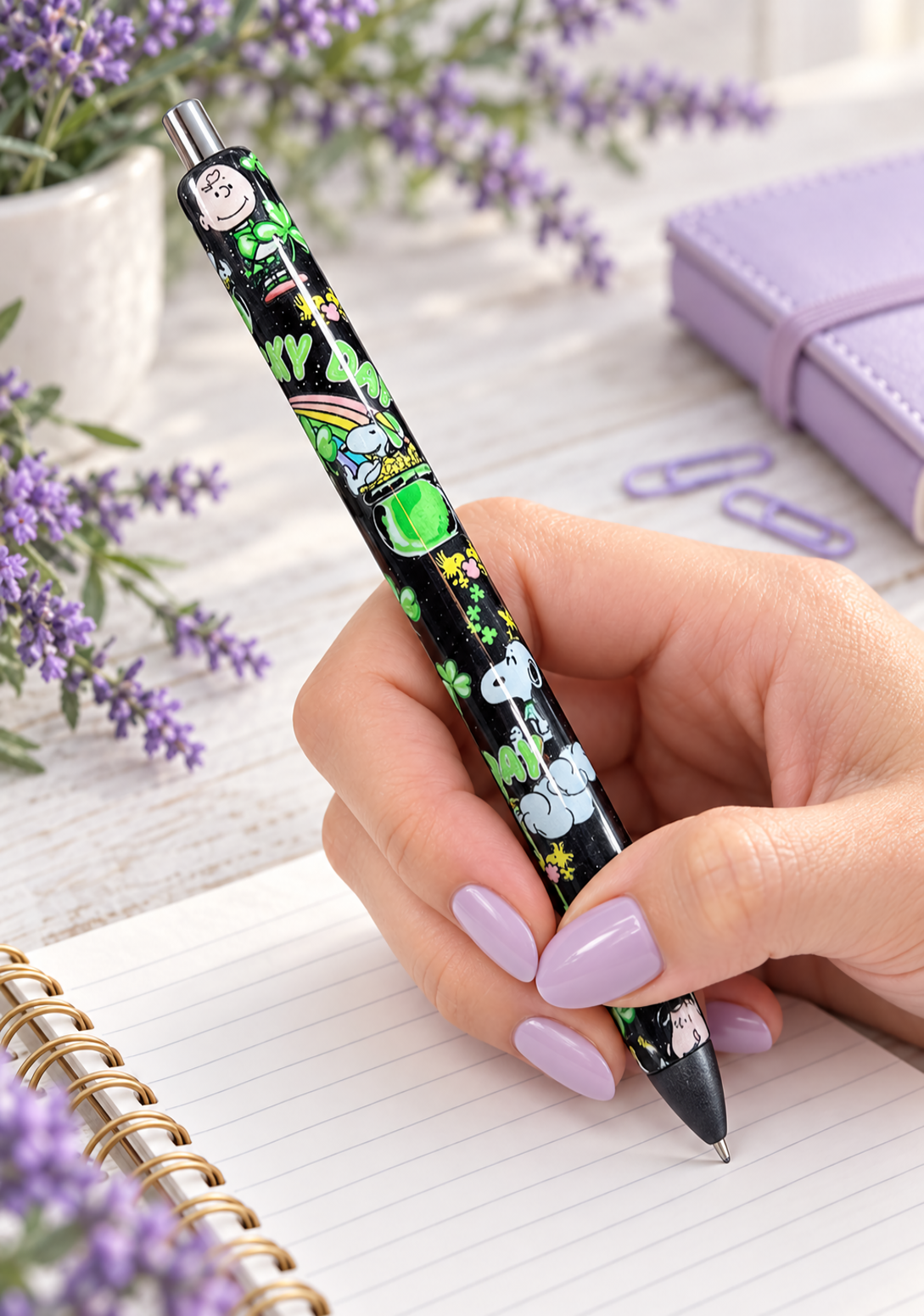 Handmade Peanuts St Patricks glitter pen with free refill