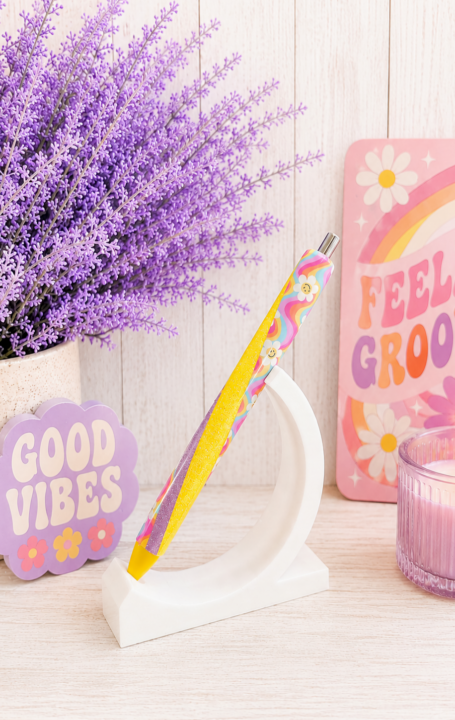 Handmade Retro Smiley Faces on Yellow glitter pen with free refill
